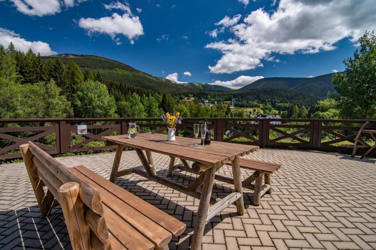 Minerva Hotel Špindlerŭv Mlýn Luaran gambar